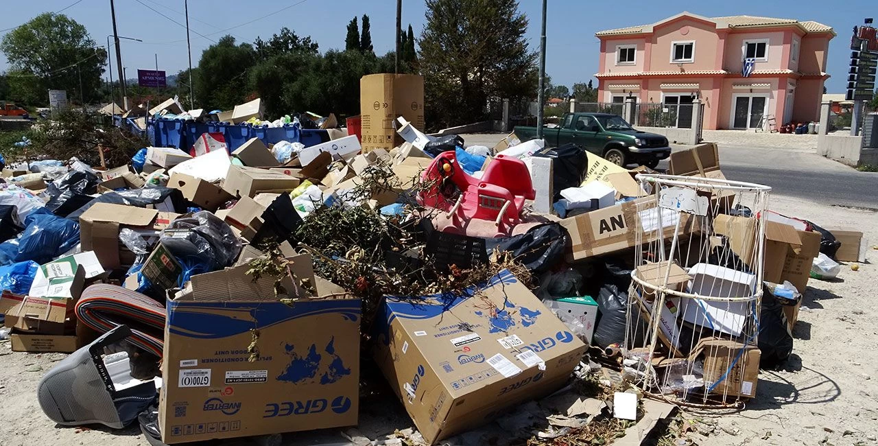 Εικόνες ντροπής από το νησί των Φαιάκων – Πνίγεται στα σκουπίδια η Κέρκυρα